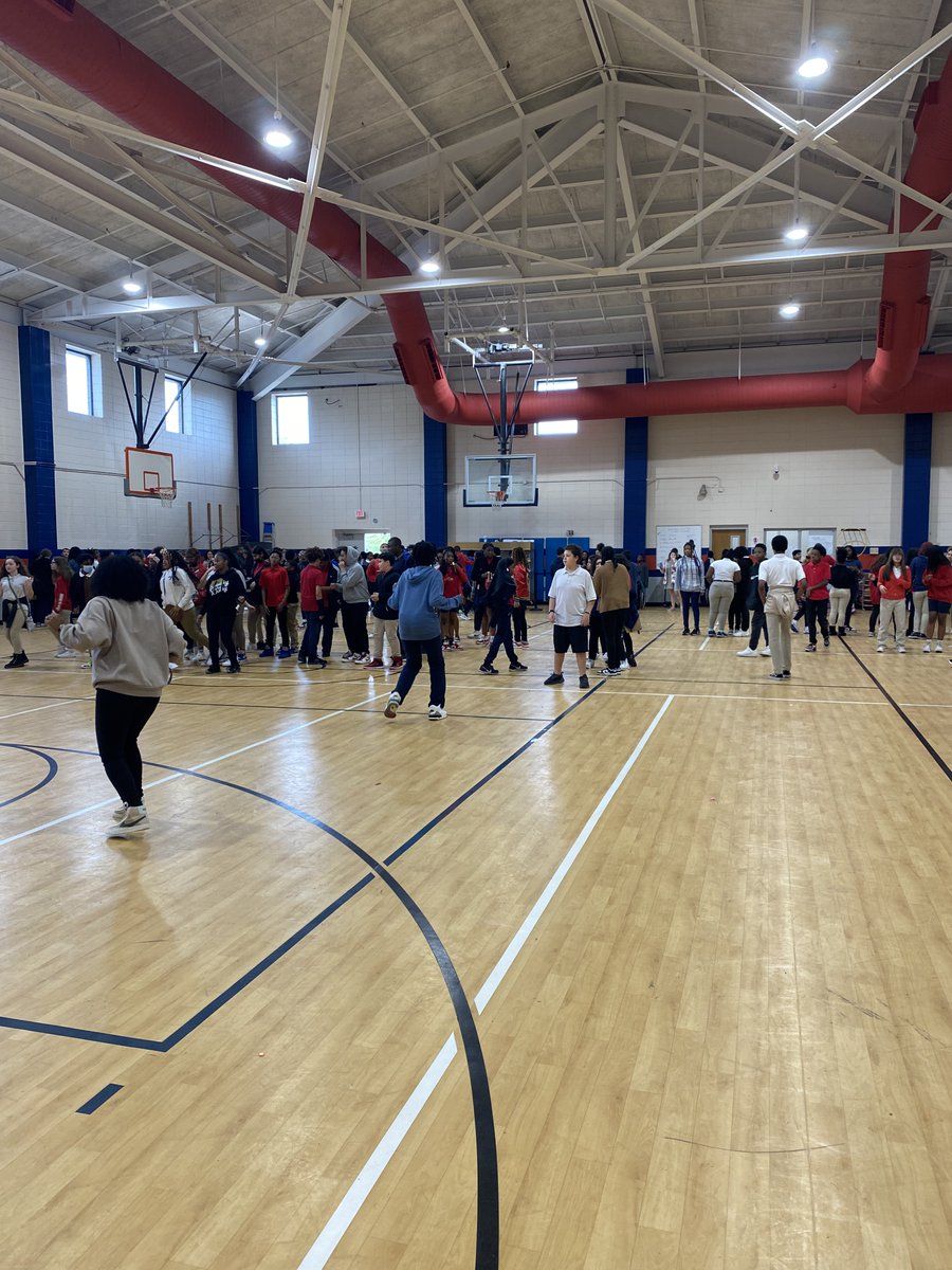 LFMSPatriots's tweet image. Fun at the PBIS Rewards Dance for a great Friday! Dancing and spending those PBIS Bucks! @DrTorriJackson @DRDEB_LCSS @LibertyCoSchool