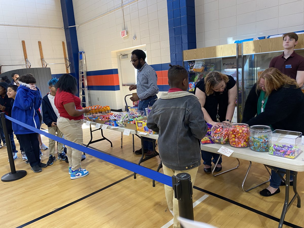 LFMSPatriots's tweet image. Fun at the PBIS Rewards Dance for a great Friday! Dancing and spending those PBIS Bucks! @DrTorriJackson @DRDEB_LCSS @LibertyCoSchool