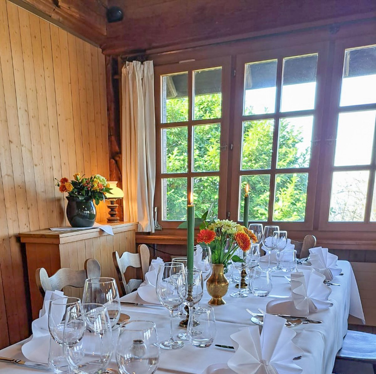 Tauchen Sie ein in eine andere Ära in unserem Gourmetrestaurant, das sich in einem wunderschön erhaltenen Gebäude aus dem 18. Jahrhundert befindet. 

#finedining #restaurantzug #restaurantbaar #swissfood