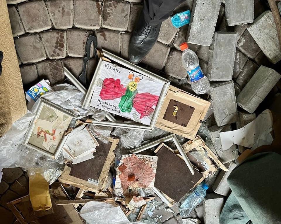 i_irtasham's tweet photo. The person who is enduring the separation of his children for the sake of this nation, Even his children's memories were destroyed by these oppressors.
 #چلو_چلو_اسلام_آباد_چلو https://t.co/3fLZk0xeKp
