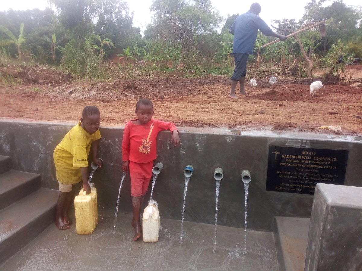 UGCommonwealth's tweet photo. #UWEWK23 as the week comes to the close children of #Kadebede in Mbale city will have clean and safe drinking water. The project funded by Ramon &amp; Bob, Texas Midland, USA took 10 days to complete 6th-15th March 2023 supervised by @NamunsiU. @min_waterUg @UNICEFUganda @EUinUG https://t.co/BVLEFmZSQF