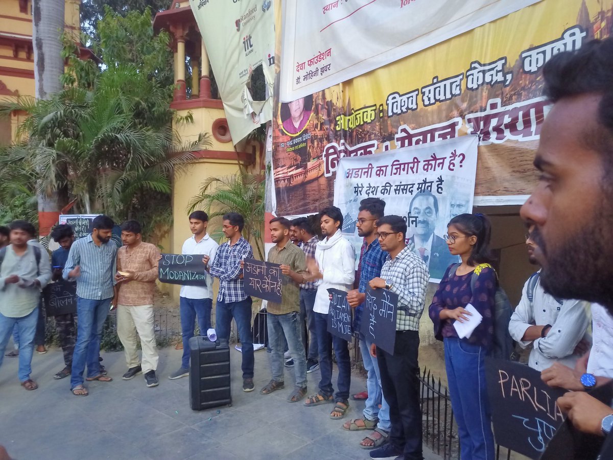 AsmitYa10's tweet photo. अडानी का जिगरी कौन है
मेरे देश की संसद मौन है।
@SanjayAzadSln
@ravishndtv
#AdaniScam
#ModiAdaniBhaiBhai
#StudentsAgainstModiGovt https://t.co/hLb3MUqwHR