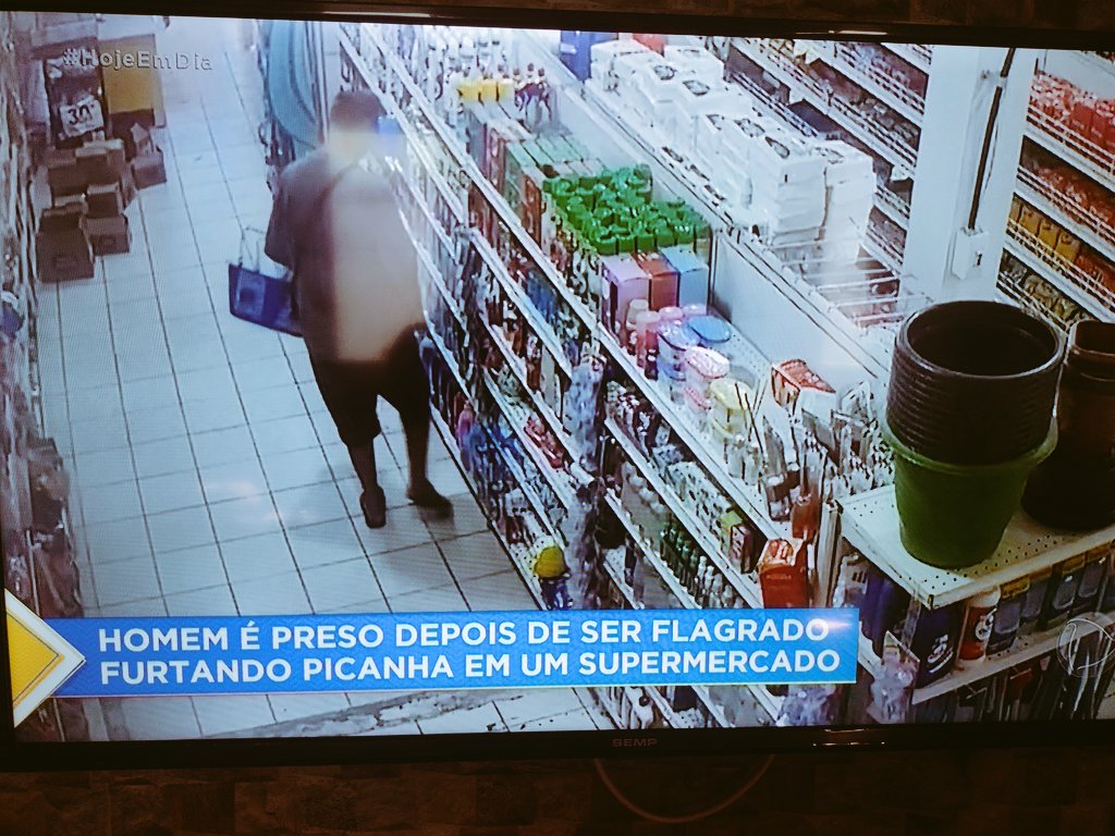 Doubghlas3's tweet photo. "Homem é pr4so depois ser flagrado furtando picanh# em um supermercado"
A picanh@ deve estar tão baratas que estão até levando sem pagar. https://t.co/lYNGaIvQ4z
