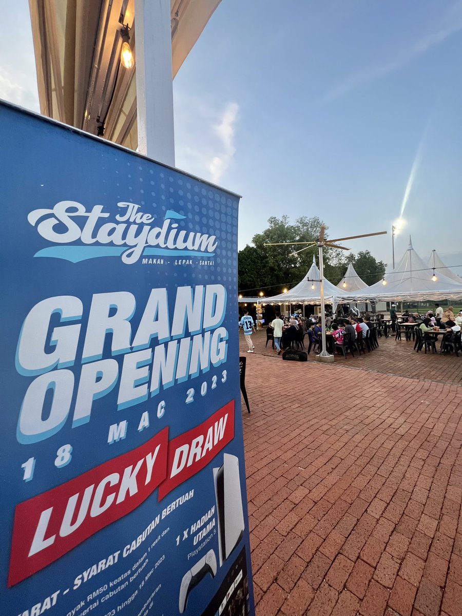 evarenadotco's tweet photo. Sekitar grand launching The Staydium, our brand new food court di #EVArena Shah Alam. Havoc betholll! 🔥

Siapa yang berada di sekitar Shah Alam, boleh singgah ye. Mana tau ada rezeki boleh menang PS5 ke TV ke. 😆🙌🏻 #forEVeryone #WeAreEnervive https://t.co/kXEqgec7DV