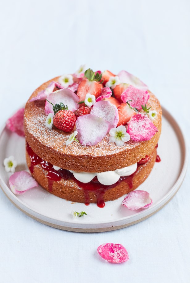 gbf_mag's tweet photo. Whether you want a show-stopping layer cake or something quick and simple, we’ve got your Mothering Sunday baking covered! Choose from classic Battenberg, Nadiya Hussain’s banana caramel loaf, Mary Berry’s iced cupcakes and lots more!
https://t.co/SCQL0Ec7Fw https://t.co/NKcAsi9enn