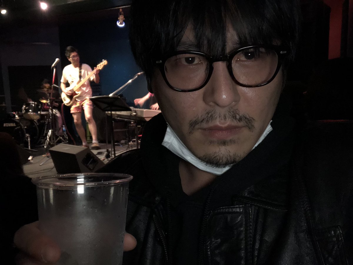 kaizer_st_baht's tweet photo. スタジオ終わり、八王子にユースケとともにチョップさん(@the_electers )の最近の活動を観に行ったんですが、無の写真が撮れたので取り急ぎのご報告となります。

ケ https://t.co/ZtIROnUK9w