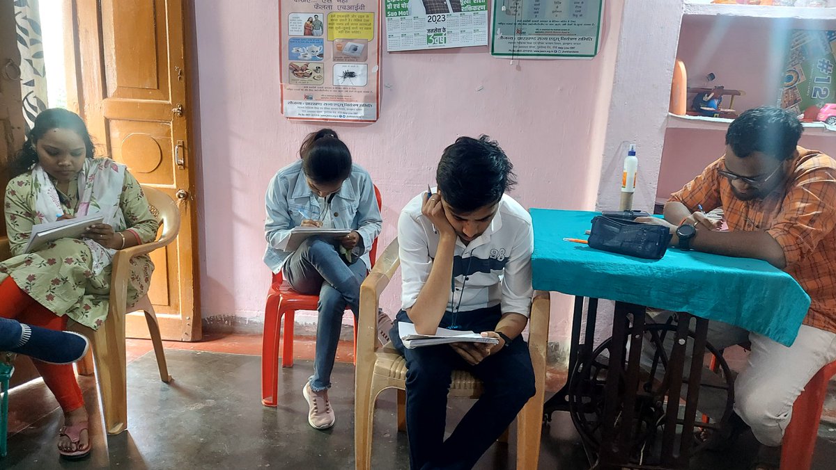 jhswabhiman's tweet photo. Weekly meeting was precided by weekly internal test of core team regarding abbreviations and basics of HIV/AIDS. Such exercises keeps the team updated.

 @NACOINDIA 
@JharkhandAids 
@HLTH_JHARKHAND 
@dr_bhakat 
@satyabokaro 
@Nihal7701 https://t.co/re9UPkoMAT