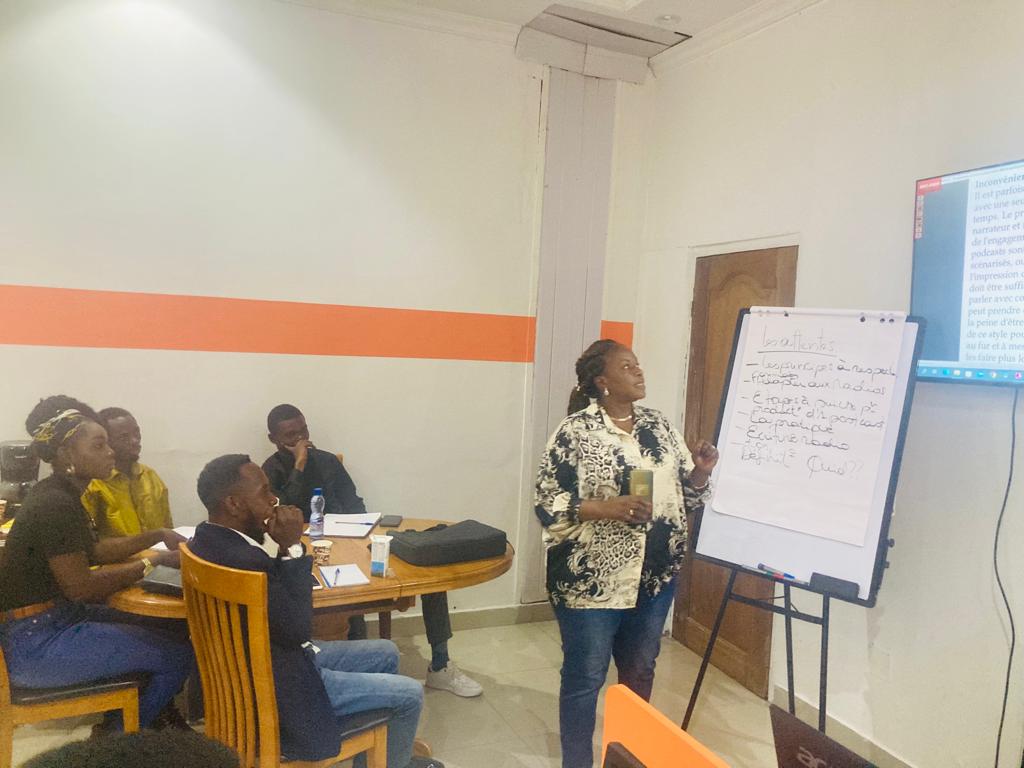 cesd_rdc's tweet photo. Le CESD Consulting a organisé le jeudi 16 mars, toujours dans le cadre du projet vérifier avant de faire suivre financé par @OSISA une autre formation sur les podcasts de qualité adaptés aux radios communautaires destinée à son équipe éditoriale et de production des podcasts. https://t.co/oE7RP3HJRT