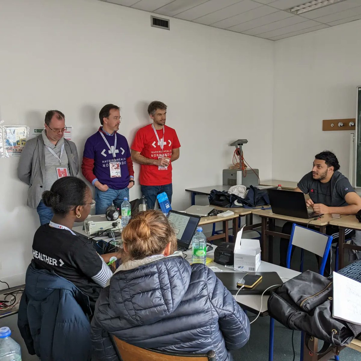 Arrivée des coachs de #hhnormandie et premiers conseils aux différents projets.
 Merci à eux pour leurs expertises, conseils et bienveillance. 

#Hackathon