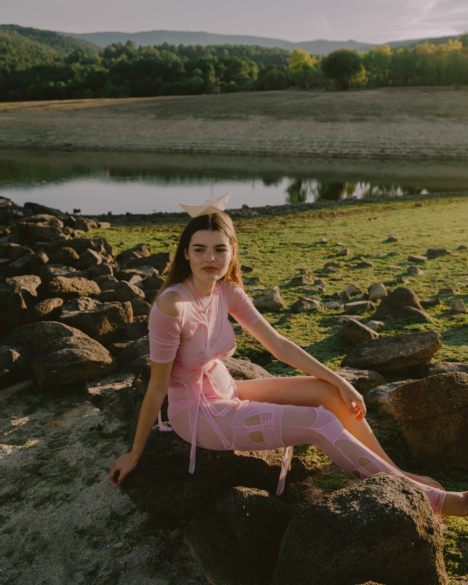 teoricadelcaos's tweet photo. Crear historias a través de las fotografías es algo que me hace completamente feliz. “Neverland” habla de volver jugar como en la infancia y transportarse al pasado 💘 https://t.co/DBYkDgQJa2
