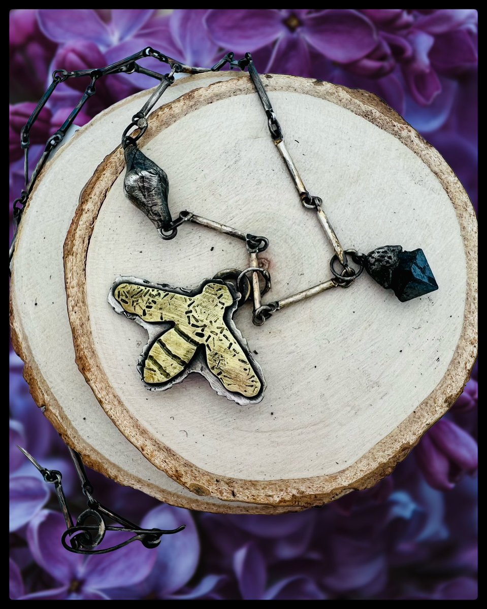 🐝Shipped!! Bee you Bee necklace in recycled sterling & brass with pyrite octahedron🌻🐝 
christyrobinsondesign.com/product-page/b…
 #springjewelry#bees #savethebees #saveourpollinators #gemstonejewelry #veganjewelry #handmadejewelry