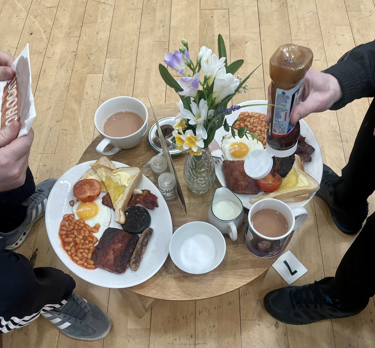 justbeeingyou's tweet image. Another busy cafe this morning 💜 
So lovely #keepconnecting #justbeecommunity #justbee #communitycafe