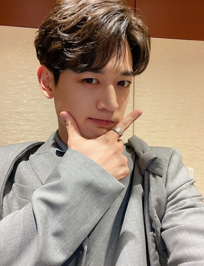 230318 민호 DAY1 샤제쁠 메시지

오랜만에 여러붐과 만날 수 있어서 기뻤습니다.
여러분과 앞으로도 함께 길을 걸어나가며 "기적"을 만들어가고 싶어요.
저의 인생에 있어 여러분과의 만남은 "기적"입니다.