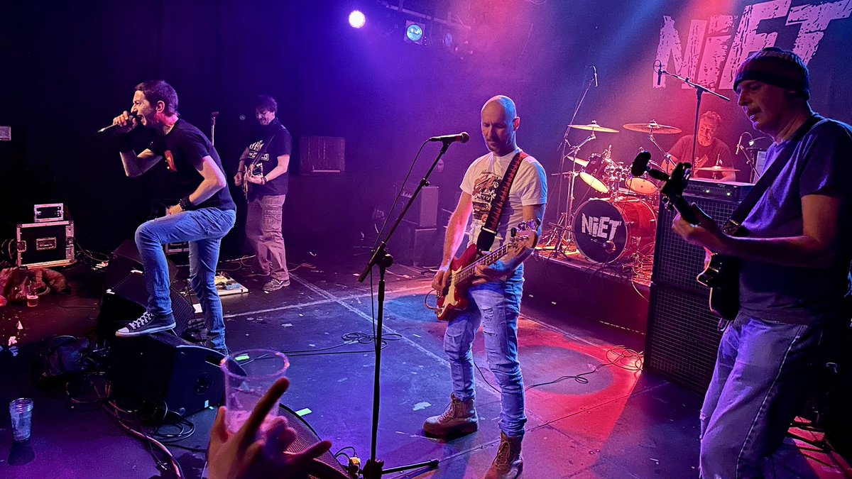 DejanDornik's tweet image. NIET @mostovna #stagemanager #drumtech #live #guitartech #niet