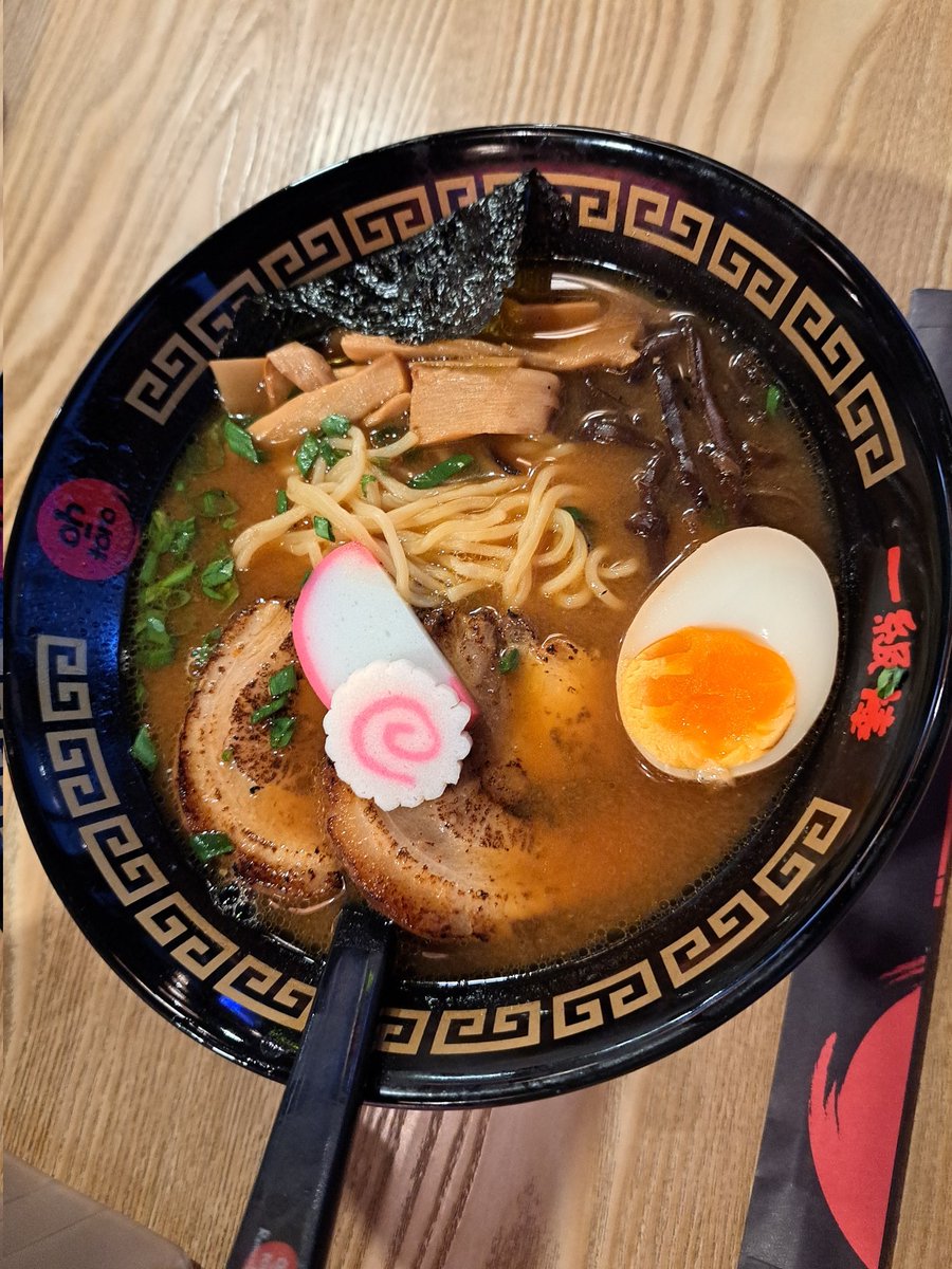ken_greg's tweet photo. #今日のパナマ料理
は？🇵🇦
日本料理！？？？ww どう思う？
なんかラーメンはなんとか大丈夫けど、焼き飯とお弁当はなんか変と思った。
Comida de #ohtoro en #Panama 
No es q este mal pero detalles ww 
(Joo el arroz taba mas duro y seco ww)
#料理
#料理記録 https://t.co/hQmcotZ725