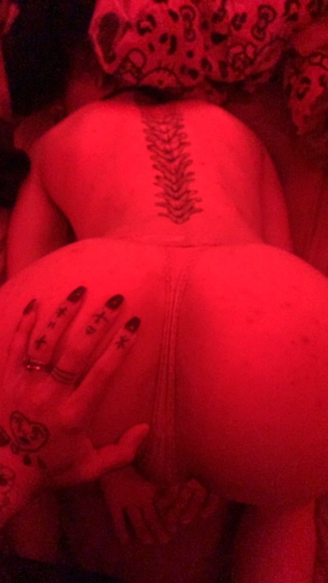 skatingfemboy's tweet photo. Should i post some videos??#Femboy https://t.co/wilyx95bTc