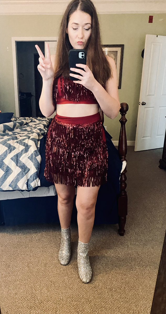 swiftiefromindy's tweet photo. So glad I went with this outfit…..#NashvilleTSTheErasTour https://t.co/3n5o5XlJ5u