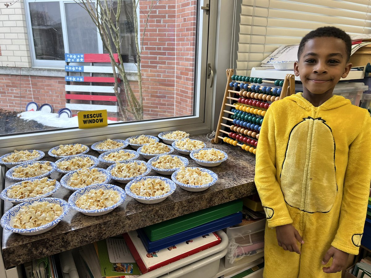 shana_valerio's tweet photo. When you accomplish your school wide WIG, you celebrate with a popcorn party and pajama day!! @AutumnLaneGCSD @GreeceCentral @mikejferris2 @TheLeaderinMe @GCSDsuper #engagedreader https://t.co/pYdBMKrJDZ