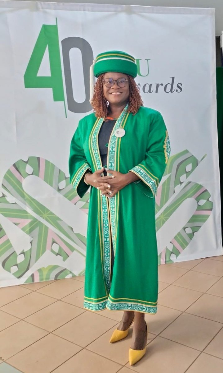 VeresoMwanga's tweet photo. Celebration time🥳🥂  @AKU_GSMC #Convocation #MADJ #Classof2022 Namshukuru Mungu 🙏🏾 https://t.co/QjeTvHvGot