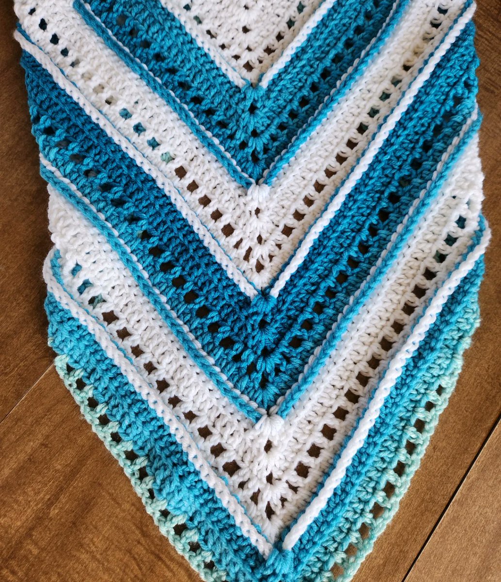 ❄️ The Ice Queen ❄️

Inspired by Elsa from Frozen

I saw the ombre blue and immediately knew I had to pair it with white to make this beauty

Just look at that texture and the pop of color 😍😍

Available Monday March 20th

etsy.com/shop/Crochetin…