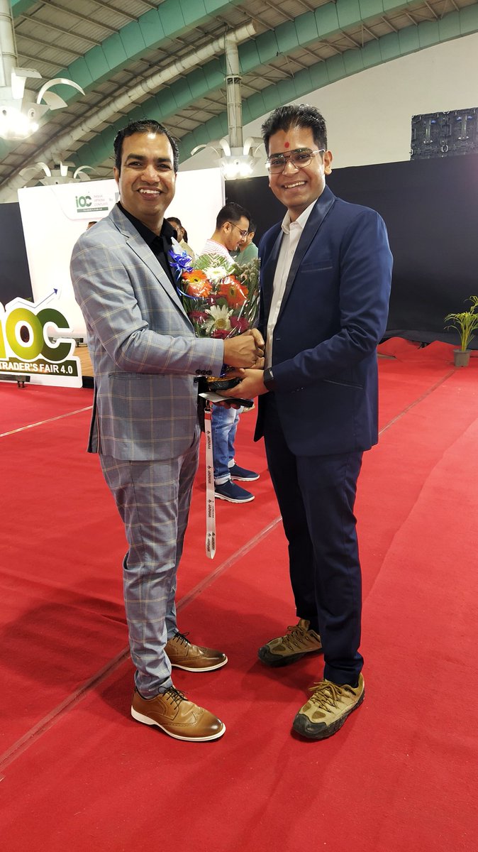 RaviDobariya95's tweet photo. All about Today..
Market Profile & Price Action meets Open Interest..
Feeling great by meet and greet a wonderful Personality, Trader and Mentor, The Siva sir. @Justsiva123 @OiPulse at IOC 4.0 in Surat.
#optionsfuturehai https://t.co/W8pKzjm96H
