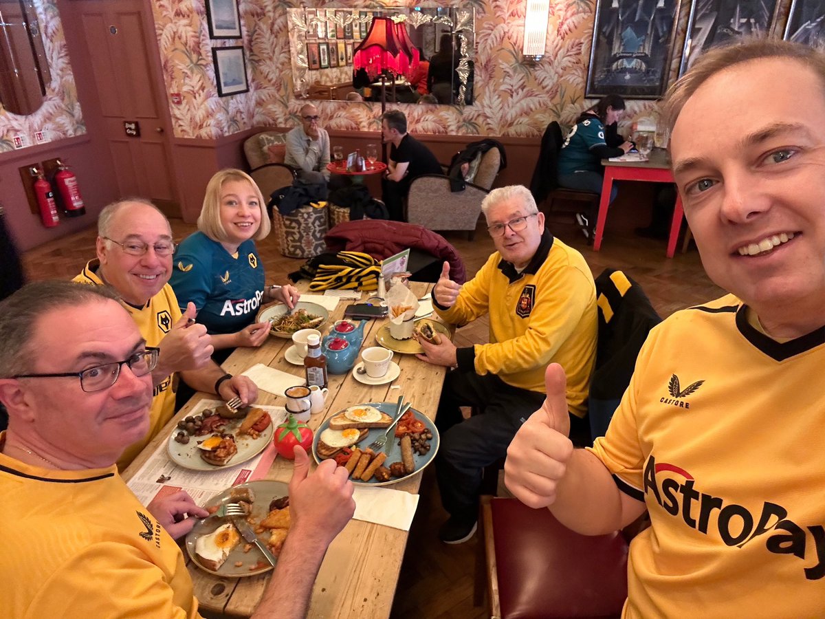 Pre match with @1magicmoss @sensationstan Mike & @WolvesGirl1877 🐺🧡
Really hope we take our chances today 🙏 #wwfc #leewol