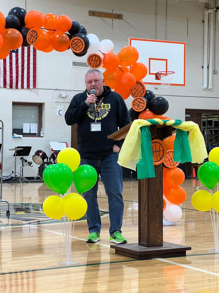 PrincipalHutton's tweet image. Some of Galesburg’s greatest motivators were at Lombard yesterday! It is March Madness and we are test ready! #joyfuleaders #zephyrpride