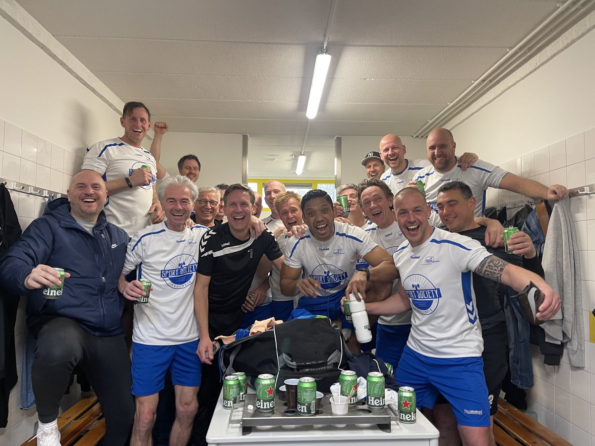 peterkap16's tweet photo. Burenruzie weer beslist op t nieuwe oost!!🤍💙⚽️👌🎉🍺💪🏼 1-4 https://t.co/O4Bpyx8mdF