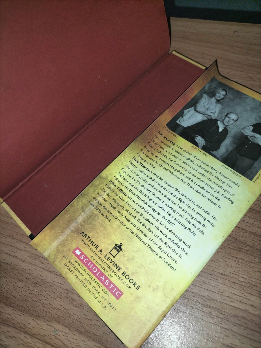 Kab_Krun's tweet photo. #หนังสือมือสอง  #ส่งต่อหนังสือ  #หนังสือภาษาอังกฤษมือสอง #ส่งต่อหนังสือนิยาย 
แฮร์รี่พอตเตอร์กับเด็กต้องสาป
•ภาษาอังกฤษ• ปกแข็ง มือสอง 
มีรอยพับที่ด้านหลับกับรอยเขียนหน้าแรก 
ราคา 260 บ. ส่งฟรี https://t.co/fDw47Am4jh