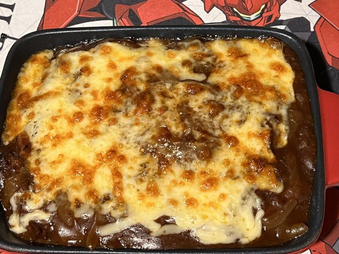 生きているのが辛くなってしまったので、ハヤシライスにメンチカツ沈めてチーズ乗せてオーブンでブンしました。 