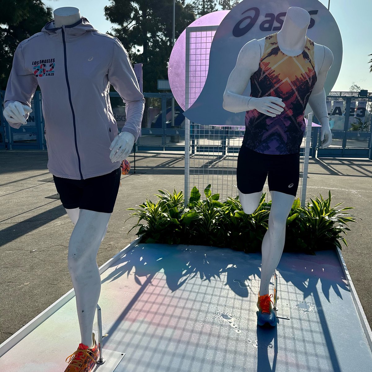 lamarathon's tweet photo. Reminder: The Los Angeles Marathon Health &amp; Fitness Expo is open Saturday from 9a to 5p at Dodger Stadium. Remember, you must pick up your own bib at the expo today unless you purchased Start Line Hospitality. 

#WeRunLA #marathon #RunLA https://t.co/3ubviCCu9X