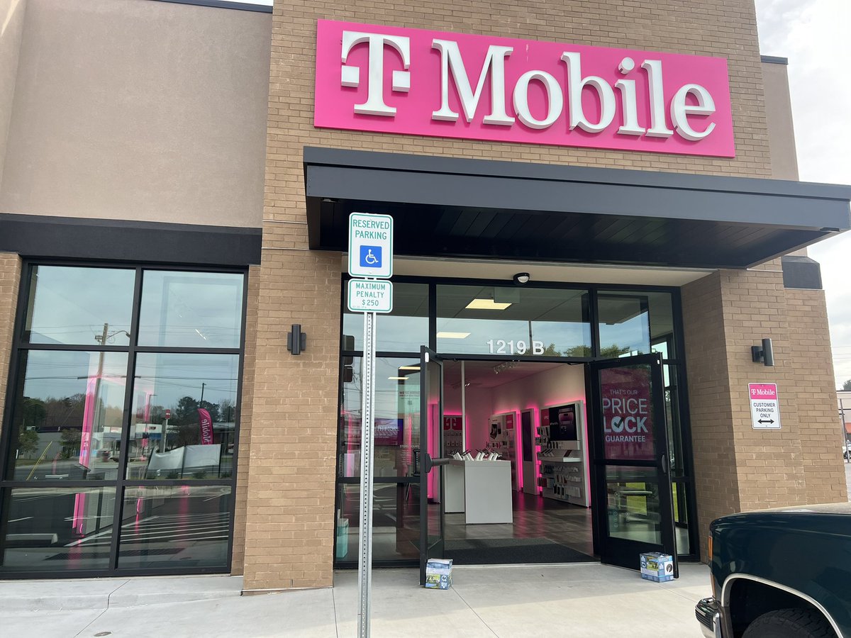 Introducing the Rockingham, NC store; SAP 647F. Successfully opening yesterday 3/17! Check out the shot of @AntRuiz94 representing with the T-Mobile flag like a T-Mobile Super hero! Very excited to see what this crew paint the town magenta!!! @javtueros @MrDennisJones @ChappyCLT