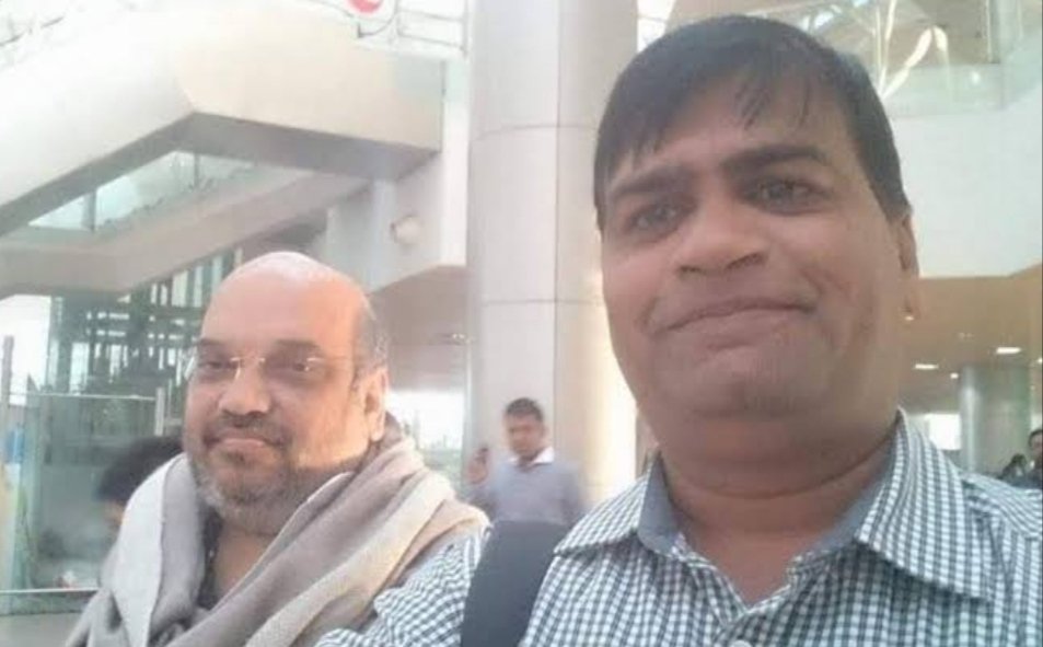 sudarshanunique's tweet image. ವಂಚಕ ಕಿರಣ್ ಪಟೇಲ್ ಗೆ #ZPlusSecurity ಅಷ್ಟು ಸುಲಭವಾಗಿ ಹೇಗೆ ದೊರೆಯಿತು? 

ಕಿರಣ್ ಪತ್ನಿ                      ಕಿರಣ್