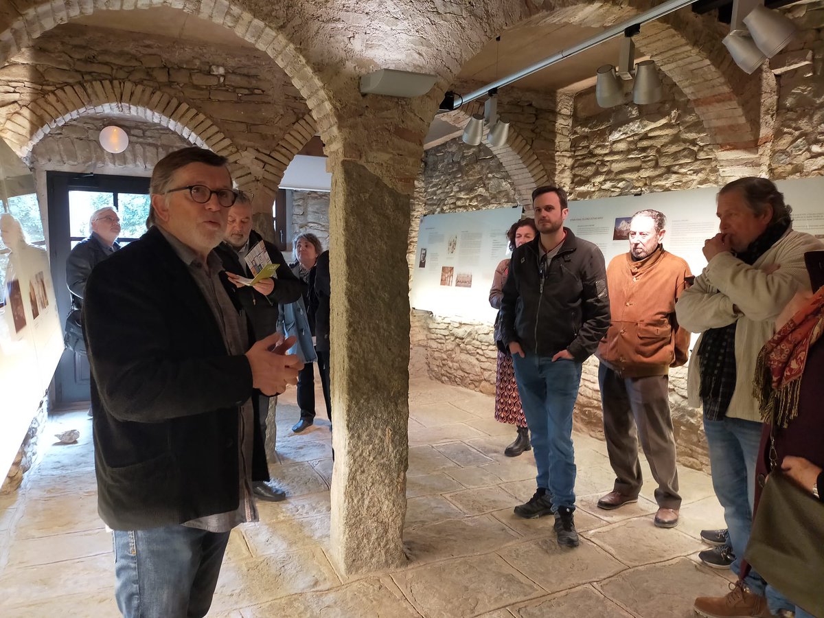 iramunt's tweet photo. 📣Avui a #Folgueroles s'ha celebrat la XXXI Assemblea General Ordinària de la CCEPC!
🧐S'ha presentat la proposta d'activitats 2023 de la @ccentresestudis
👉@MCarmeJF74, dir. de l'IRMU, ha presentat els projectes de l'@iramunt
#TeiximComunitatCultural #SumarPerMultiplicar https://t.co/bi9WfR94I5