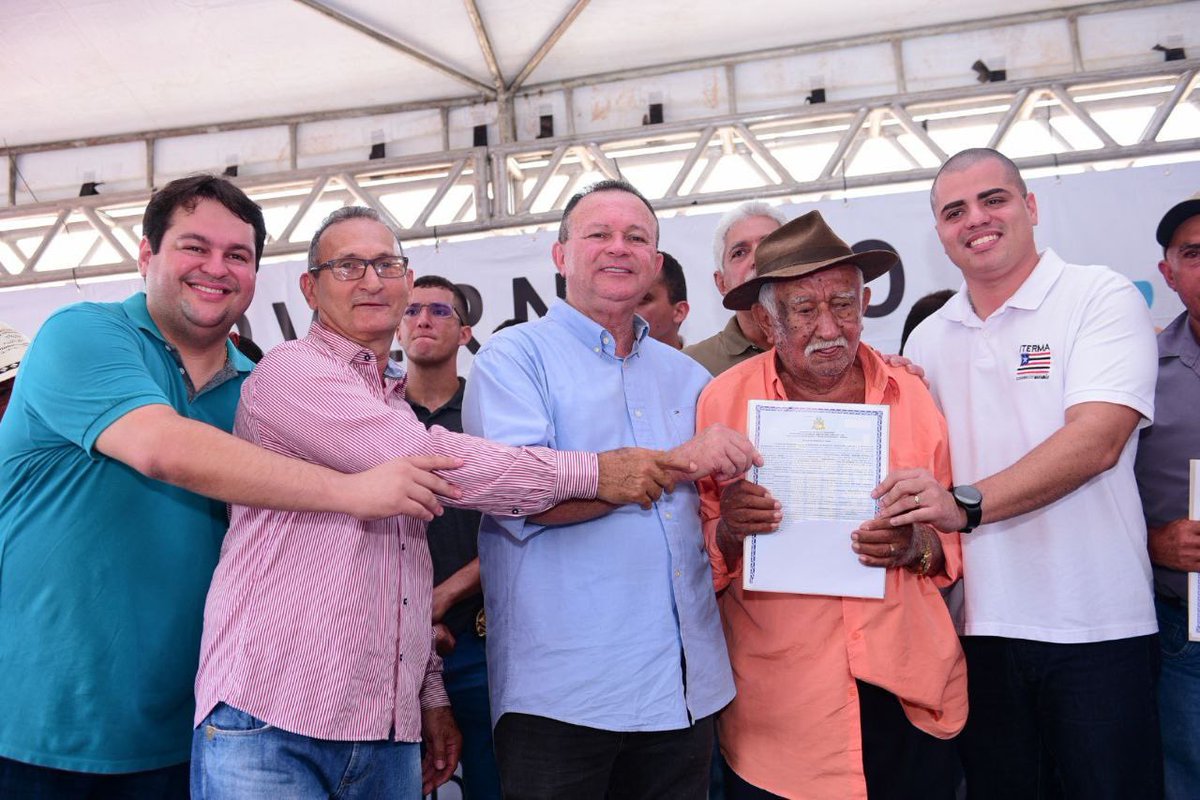 andersonferr_ma's tweet photo. Na quinta (16), em Brejo de Areia, entregamos junto ao governador @carlosbrandaoma mais 54 títulos definitivos. Já são mais de 400 títulos entregues, correspondendo a mais de 60% de regularização da zona rural do município.

#iterma #brejodeareia #governoma https://t.co/3Wl1HWc4aP
