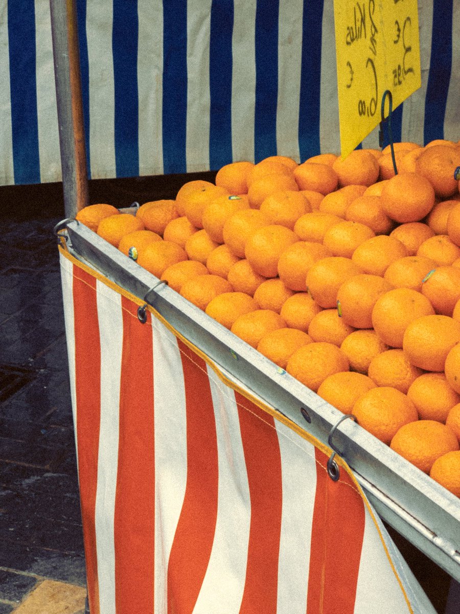 ni_leconte's tweet photo. Quelques photos oranges de Paris hier https://t.co/Bn4crRAe1H