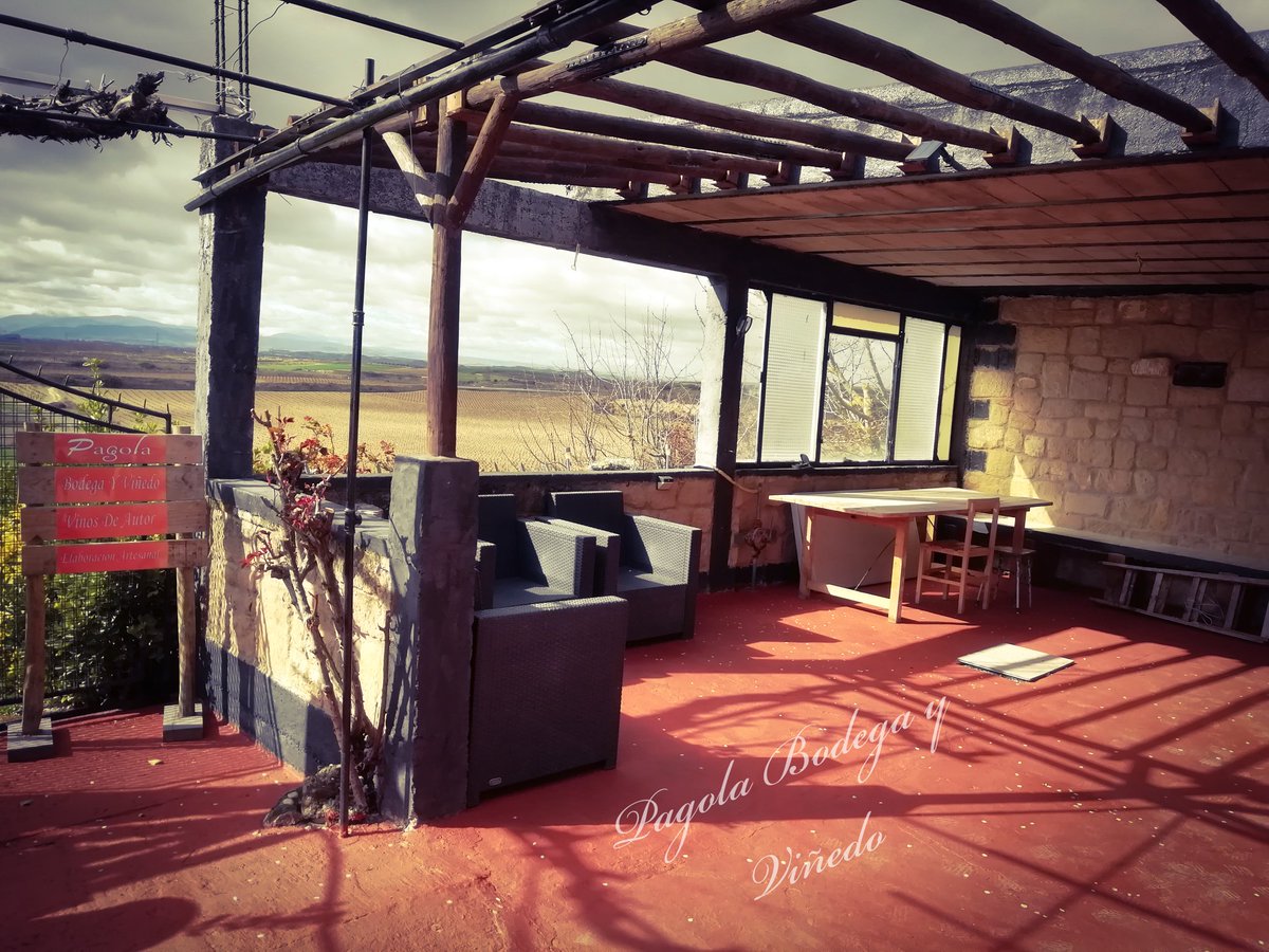 CarlosPagolaEno's tweet photo. A Punto de caramelo... Muchas ganas de arrancar la temporada, os esperamos con Amor, buen Vino y un poco de Heavy Metal que somos lo que somos 🤘🏻

#casapagola #bodegaboutique #enoturismo #rioja #ardoa #vinopremium #enoturisme #ilovewine #authorwine #laRioja #Wein #Weingut https://t.co/OlRv4nOqKc