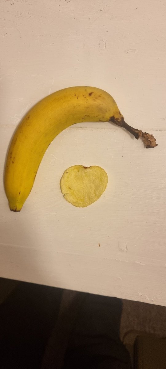 RH3D_'s tweet photo. @walkers_crisps FOUND ONE?! #lovefromwalkers  #heartcrisp 🤔 https://t.co/AZoKZZlL6W