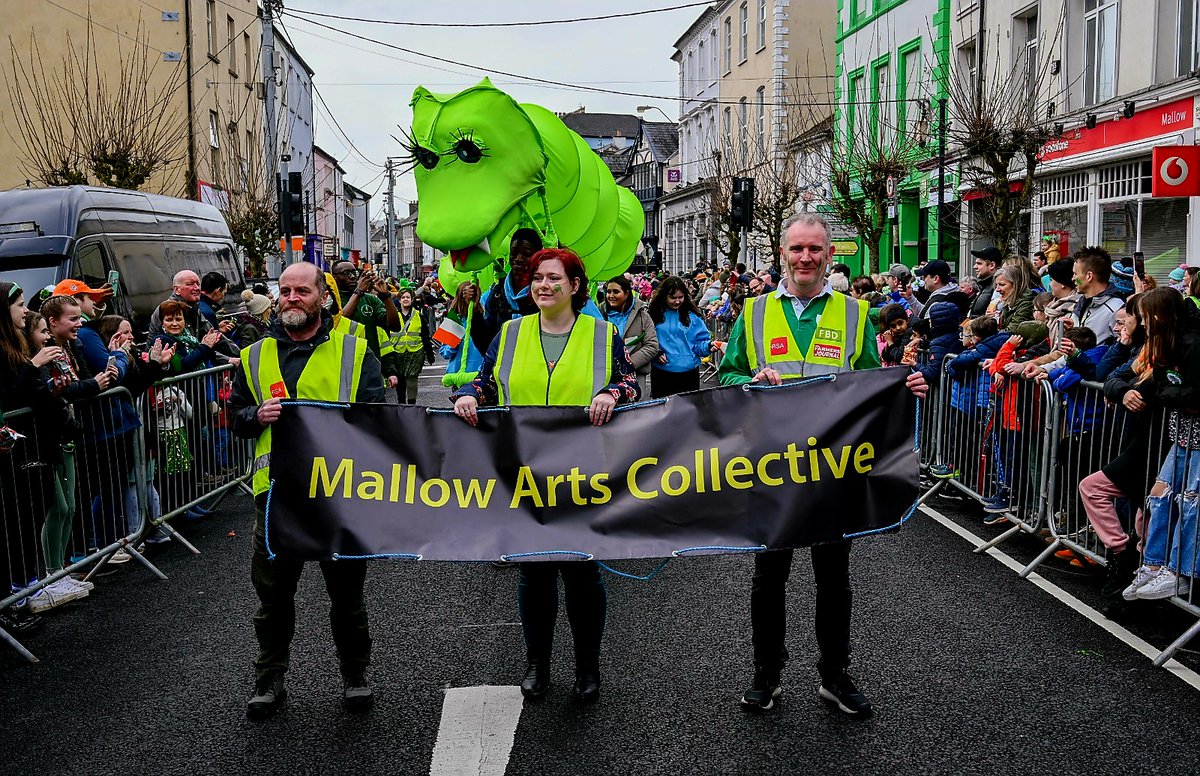FoleysFables's tweet photo. For #StPatricksDay2023 I was part of our local #parade with more of the #mallowartscollective gang, and #CDYS , who brought #Mikethemallowmamba to life for a slither down Main Street! #snake
#localarts #patricksday #patricksdayparade #mallowtown #Community #arts #literature https://t.co/7IDRvLAozF