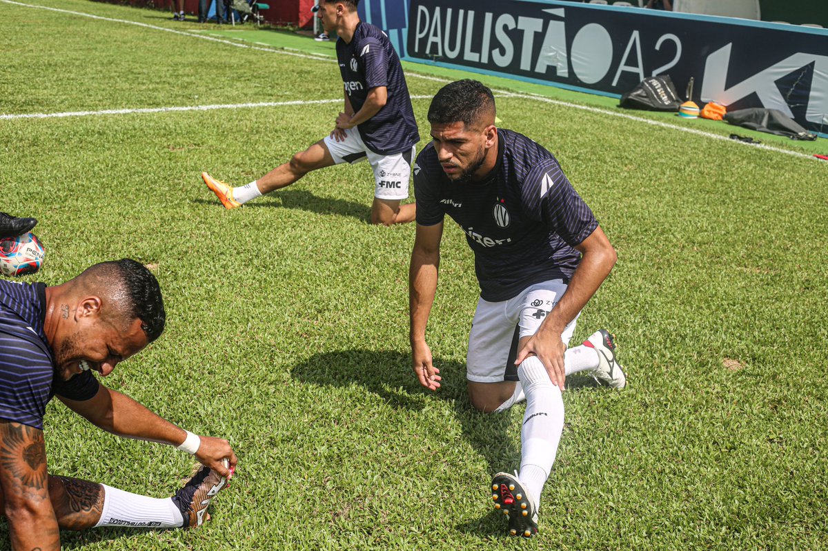 xvpiracicaba's tweet photo. Aquecimento no Ulrico Mursa! ✅ #PraCimaXVZÃO ⚪️⚫️
#XVdePiracicaba #Raízen #Unimed #FMC #UPL #Ihara #Coplacana #Sicredi #Betnacional #SicoobCocred #Poty #Zyone #TopMania #Alluri https://t.co/sOfSyTKGu4