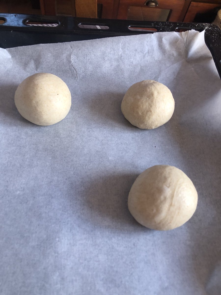 zioscooking's tweet photo. Home-made bun. Read eine reduction in the meat. HOT HOT HOT 🔥 https://t.co/Iv21qT8P20