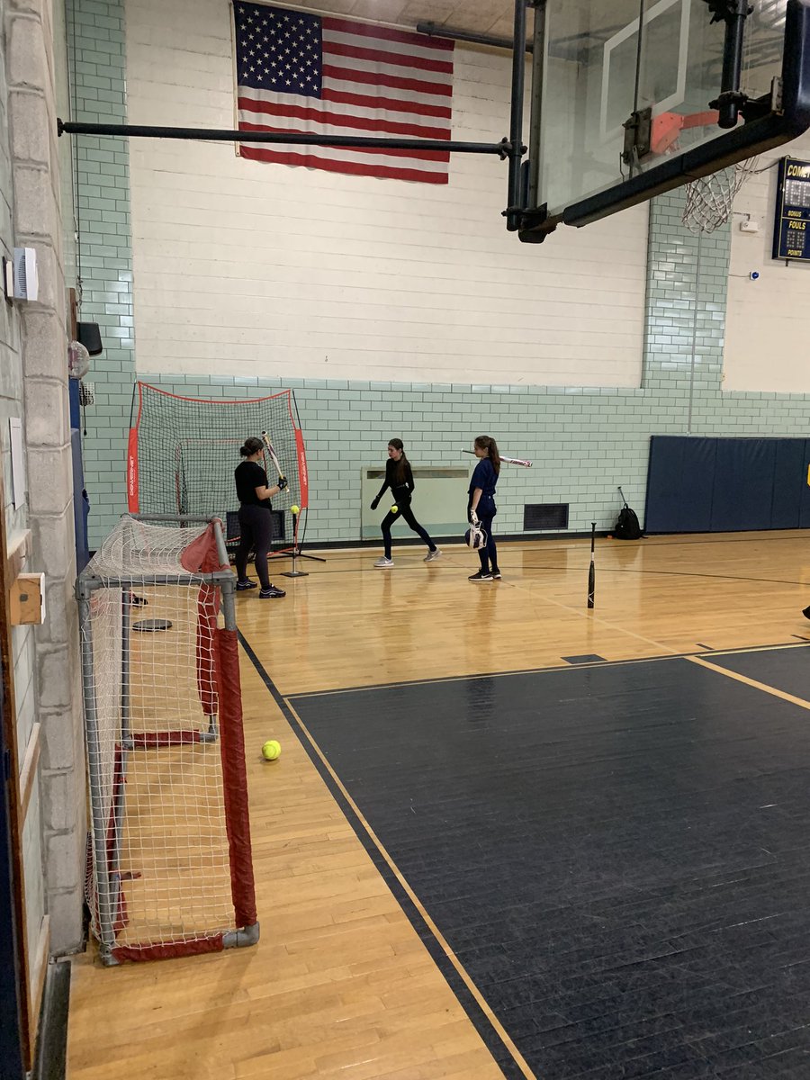 HHSSoftball tweet media