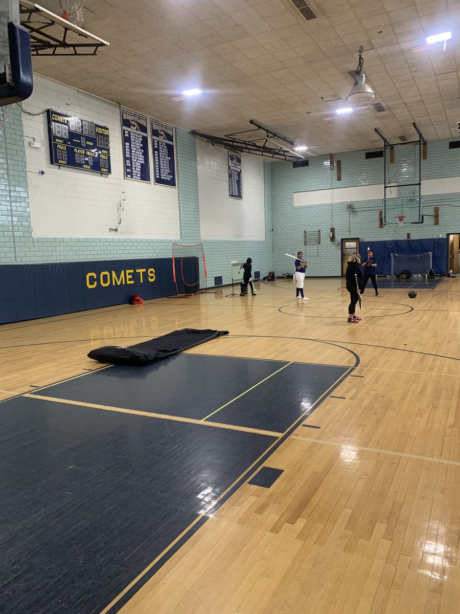 HHSSoftball tweet media