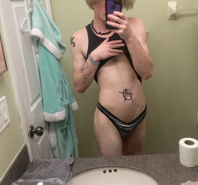 skatingfemboy's tweet photo. I want more tattoos😤#femboy https://t.co/fepJgVuS98