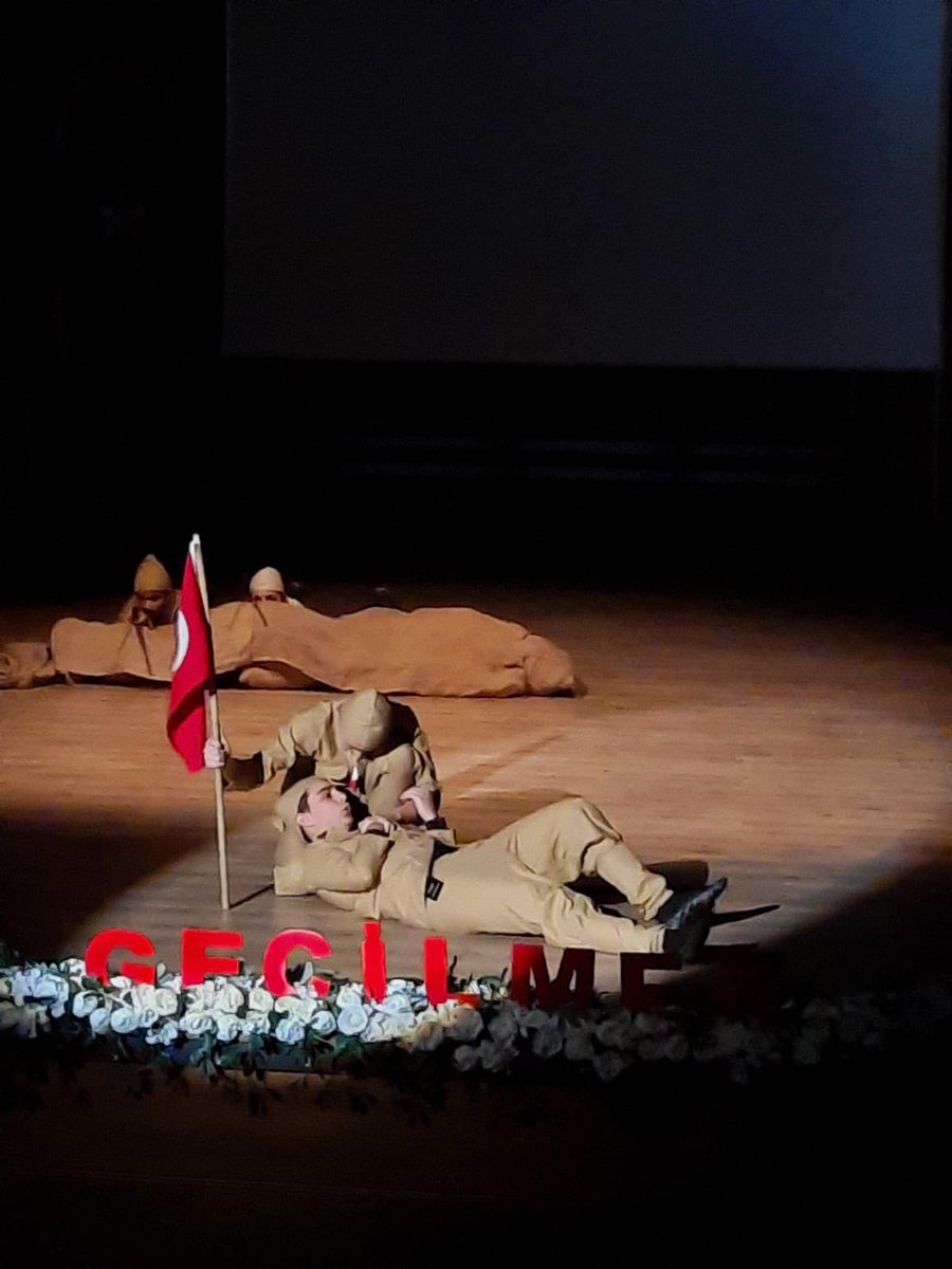 RUHUMUZDA VAR❗️
ÇANAKKALE! 🇹🇷
“Ey şehid oğlu şehid, isteme benden makber,
Sana âguşunu açmış duruyor Peygamber ‘
Gazi Mustafa Kemal Atatürk ve silah arkadaşları başta olmak üzere, tüm Şehitlerimizi rahmet, minnet ve saygıyla anıyoruz. <a href="/mugla_mem/">Muğla İl Millî Eğitim Müdürlüğü</a> <a href="/emrecay55/">Emre ÇAY</a> <a href="/AldalBulent/">Bülent Aldal</a> <a href="/bodrumMEM/">Bodrum İlçe MEM</a>