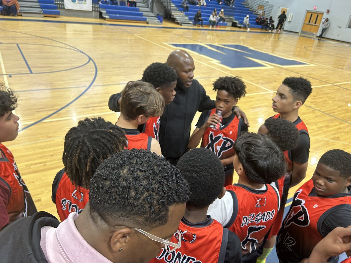 SourceHoopsNEXT's tweet image. Our first game at #TallyTipOff has been great this morning. Xtreme Pressure and Equal Shot have a very entertaining game going on.