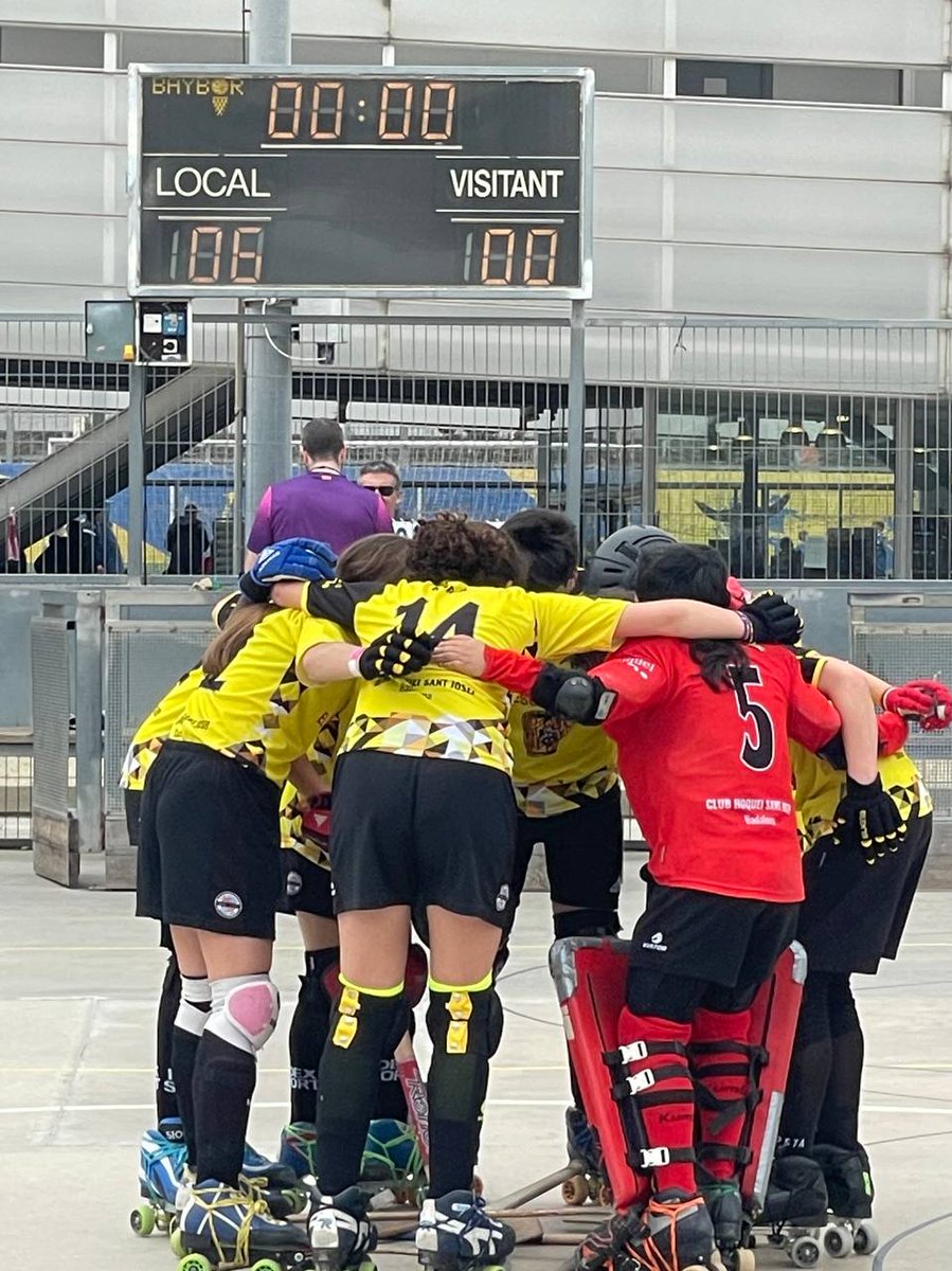 hoqueibadalona's tweet photo. Aleví 6️⃣➖️0️⃣ Jesuïtes Casp
#VolemPistaCobertaJa @subiranajordi @guijarroruben @esportsbadalona @TereGonzalez13 @socialistes_cat
A #Badalona també #JUGUEMaHOQUEI
#SocHoquei #hoqueipatins #hoqueibase https://t.co/liDE0D8vPv