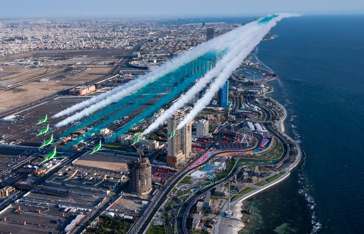 mosgovsa_en's tweet photo. #OverTakeTheFuture in the sky of the #SaudiArabianGP 🤩..

Here are the #saudihawks 🇸🇦 https://t.co/gAnDcMZqqi