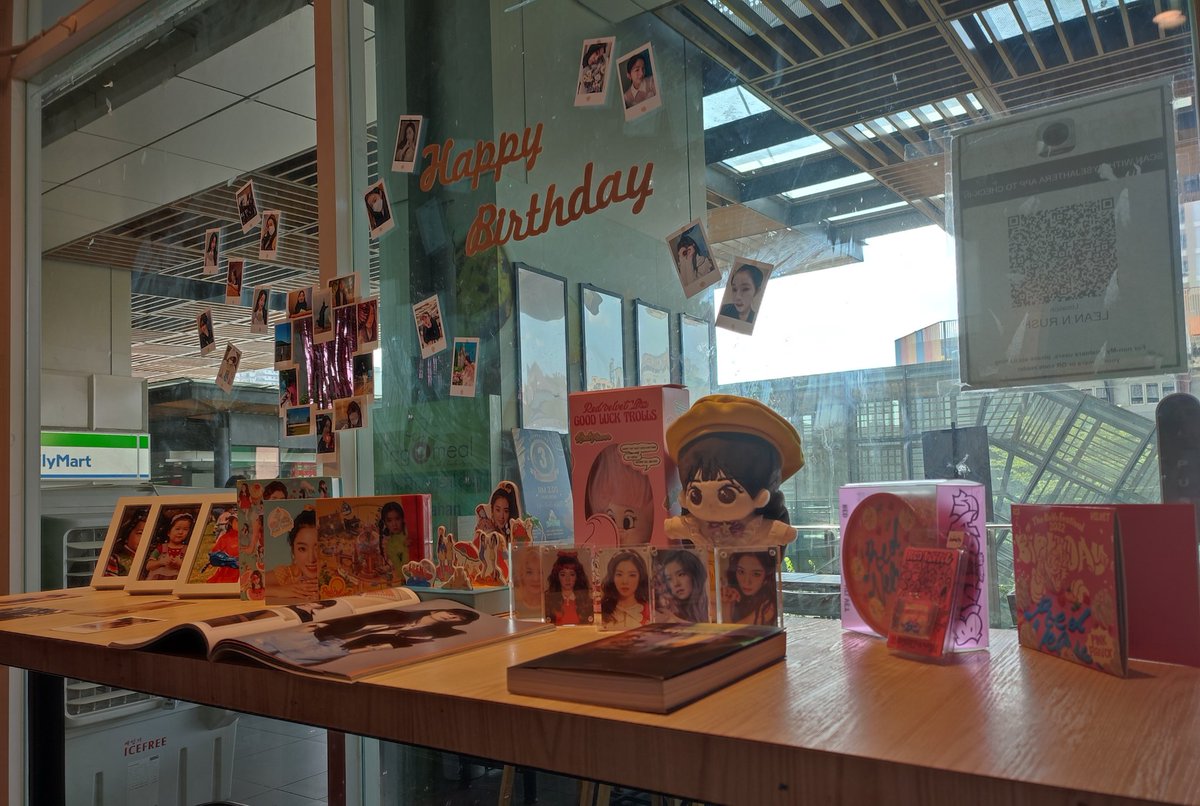 baeeoni_530's tweet photo. After 5 months from planning to prepare everything finally i can say it's a wrapped!Thank you everyone who attend the event today. I saw quite a lot of you guys  meet your friends and moots happily when attend the event so it means a lot to me💗💗💗.
#BackToTheBeginWithIrene https://t.co/bmBcobklKT
