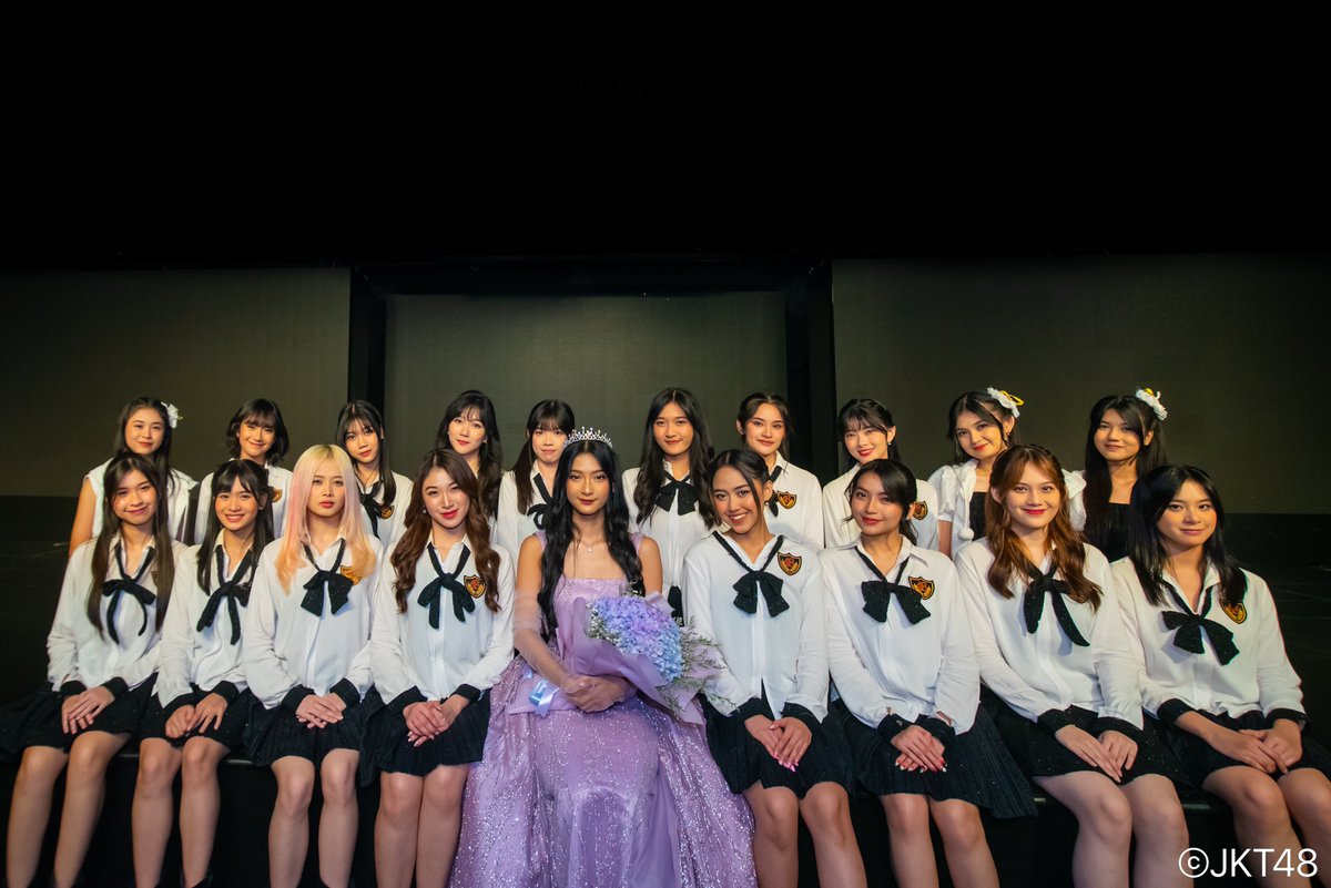 officialJKT48's tweet photo. Pada tanggal 18 Maret 2023 telah dilaksanakan upacara kelulusan @Jinan_JKT48 di pertunjukan Tunas di Balik Seragam 

Terima kasih banyak atas kerja kerasnya selama 7 tahun ini! You deserve all of the love, until we meet again! #JINAN_RESOLVED https://t.co/GPPwa74lSB